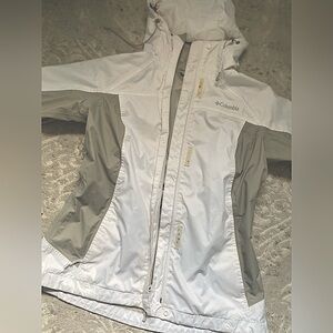 Columbia White and Gray Jacket RAIN JACKET